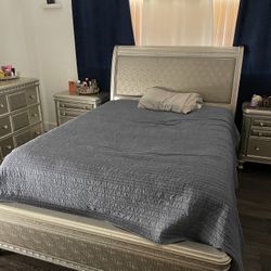 Bedroom Set (Queen)