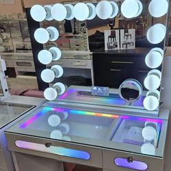 New Quality & Modern Vanity Set With Bluetooth Speakers! Available White, Black & Pink! 