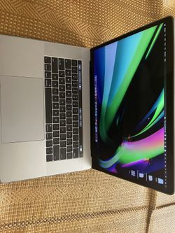 MacBook Pro 15, Intel I7,16gb RAM, 512gb SSD