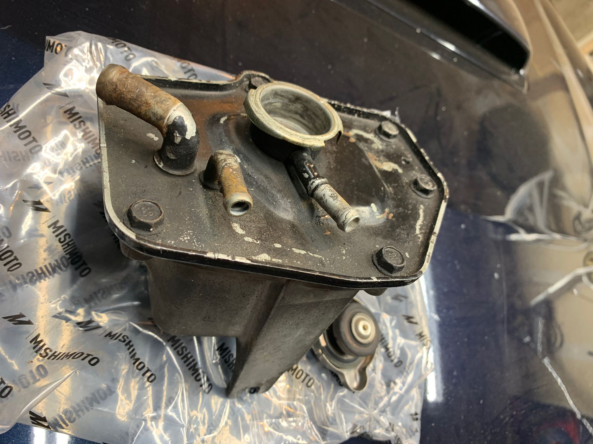 2002-2007 Subaru coolant expansion tank