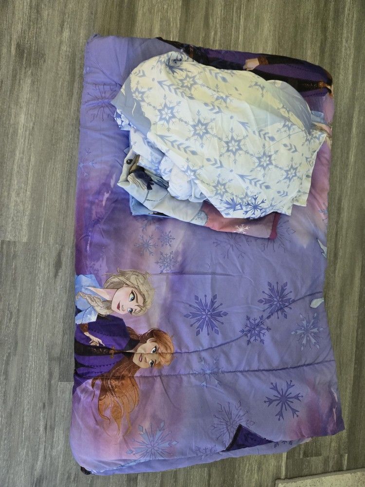Twin Size Frozen Bedsheets