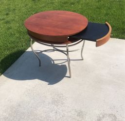 Vintage Woodeen End Table/Side Table / Night Stand Table