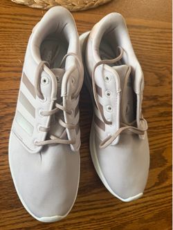 Tennis shoes