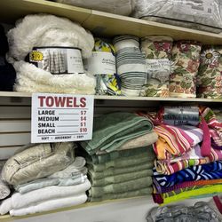 Assorted Blankets, Throws, and Towels