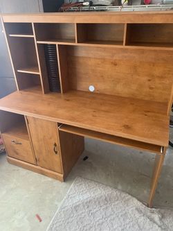 Office working desk with top panel and drawers