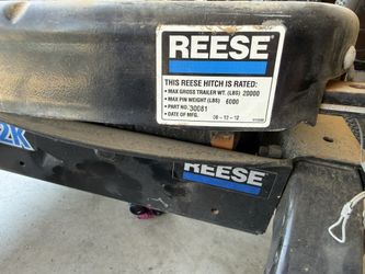 Reese 20-22k Fifth Wheel Hitch Assembly And Road armor (Lippert)  Pivoting Head
