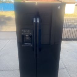 Refrigerator GE black
