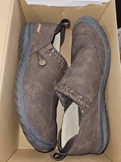 Slip ons
