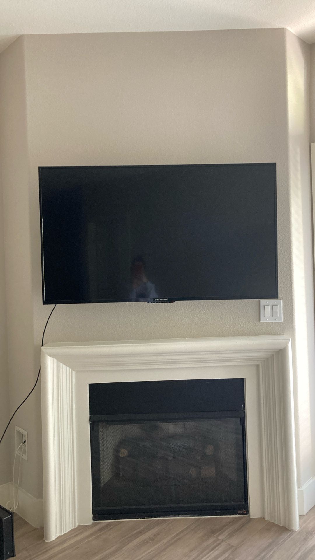 50” TV Screen With Best Buy Wall Mount