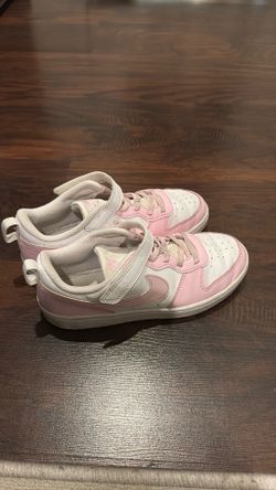 Nike tenis shoes size 3