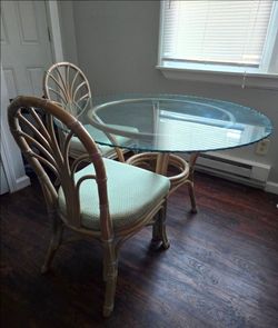 Rattan dining round table with four chairs
