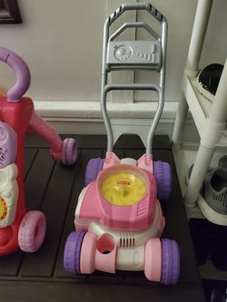 Toddlers lawnmower bubbles