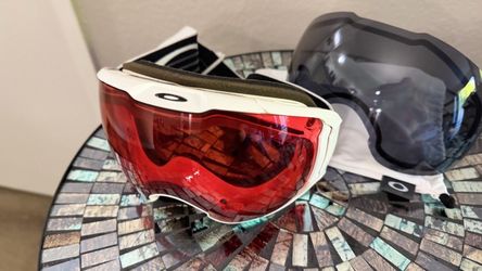 Oakley Snow Goggles – Like New!