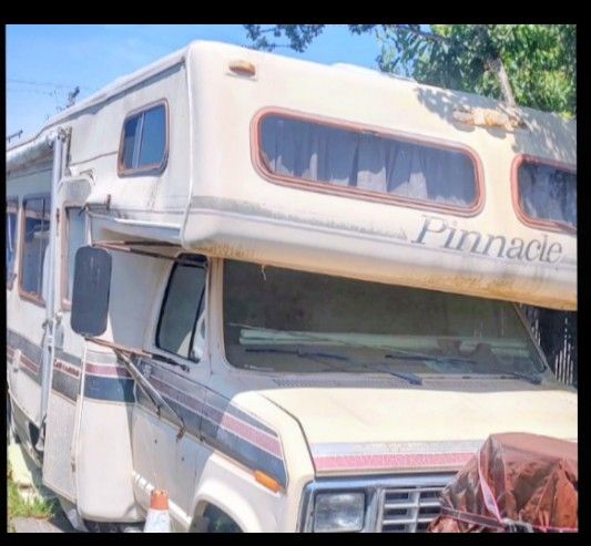 $100 WILL PAY A FINDERS FEE FOR BUYER!... Class C motorhome Ford 460 rebuilt engine w-8000 miles