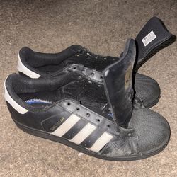 Black and white gold superstars // Size 9