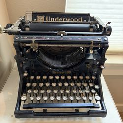 Antique underwood Typewriter model 5