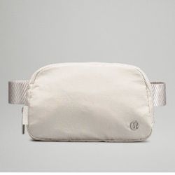 Lululemon Everywhere Belt Bag 1L, White Opal