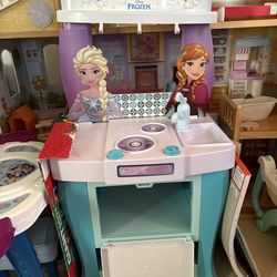 Frozen toy kitchen