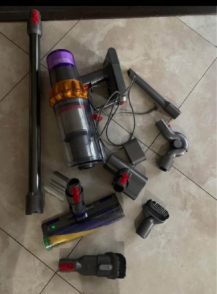 Dyson V15 Detect vacuum + Laser head Illuminates invisible dust