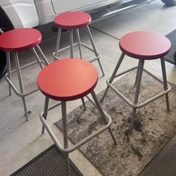 4 STOOLS
