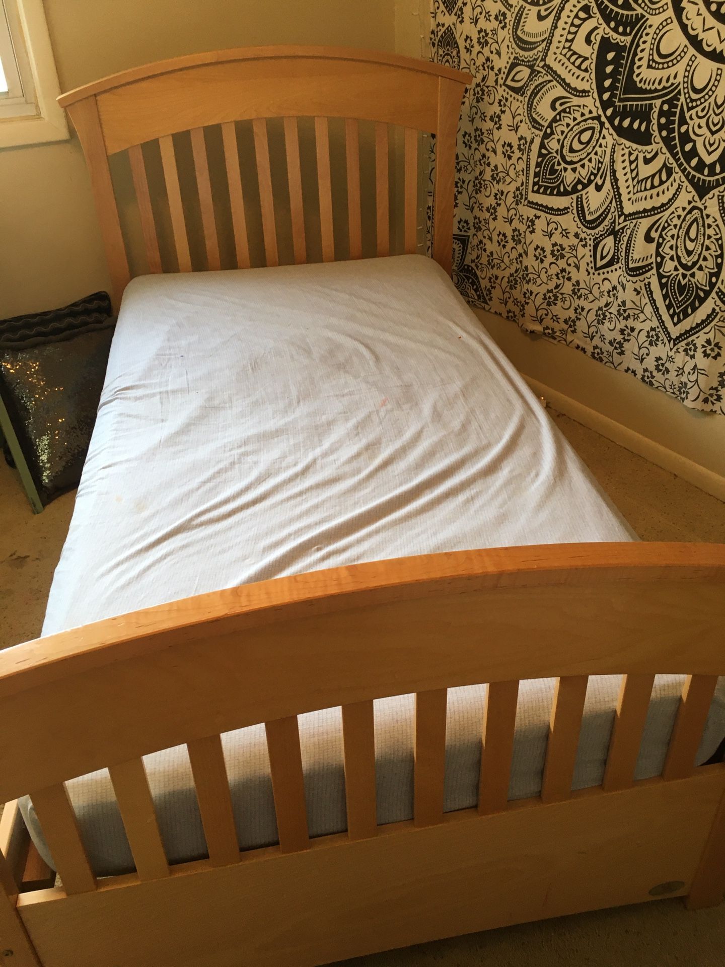 Solid Wood Twin Bed