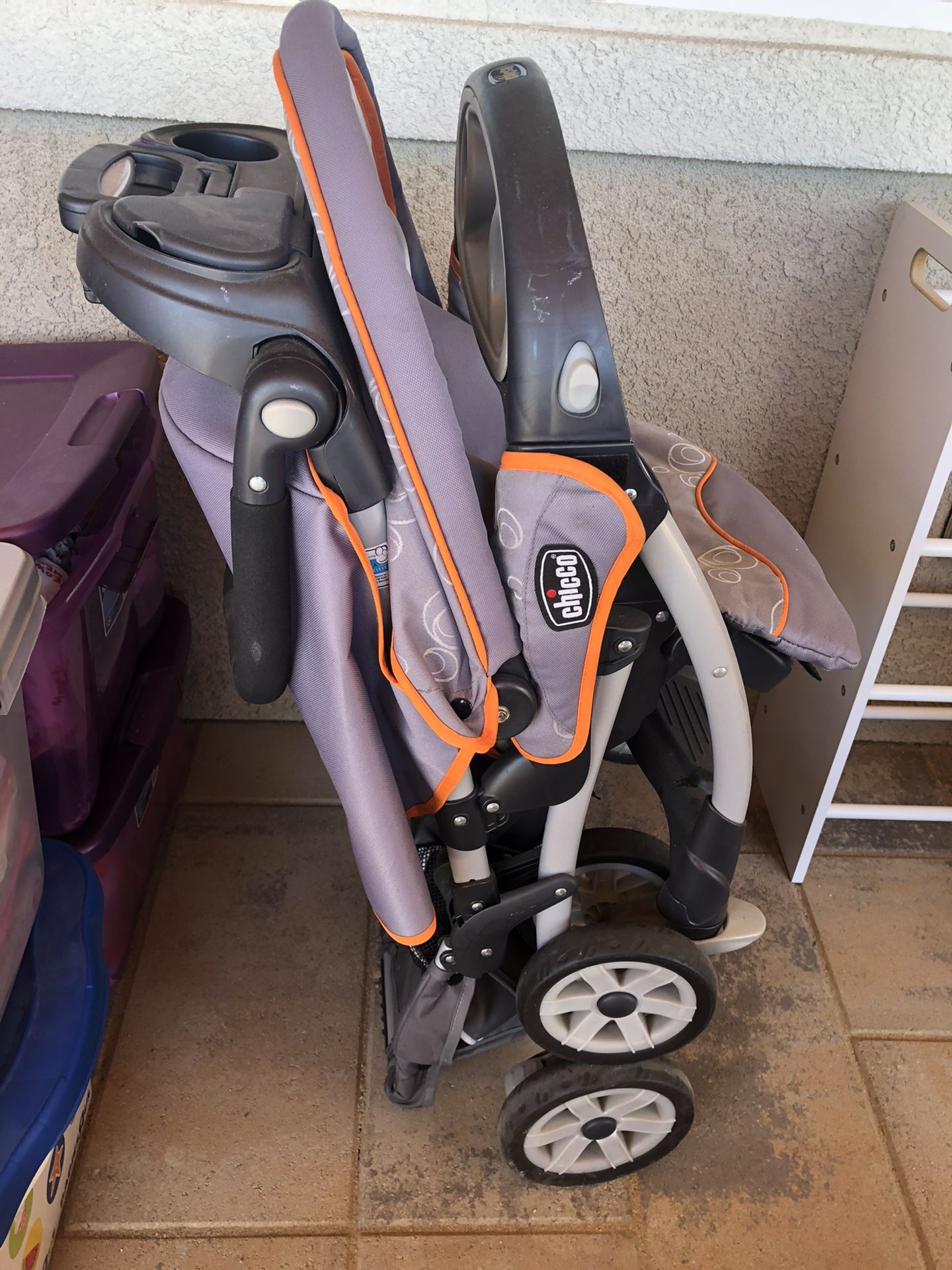 Chicco LE Travel System (stroller + Car Seat + Base) & Free Kids’ Stuffs With Purchase 