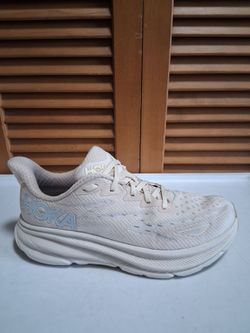 Hoka Clifton 9 Women's Running Shoe * Size: 6.5B