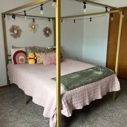 QUEEN, Zinus Patricia 72" Gold Metal Canopy Platform BED FRAME