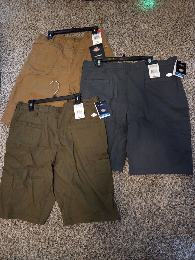 Dickies mens shorts size 38
((New))
A bit wrinkle due to storage in bin can steam iron on pick up.
76179 pick up !