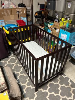 Toddler crib / mattress