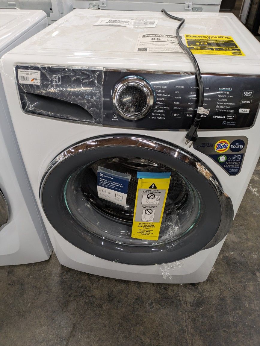 Electrolux ELFW7537AW
27 Inch Front Load Washer with 4.5 Cu. Ft. Capacity