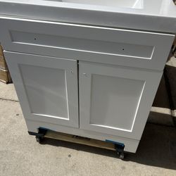 30” BATHROOM VANITY IN WHITE COLOR
