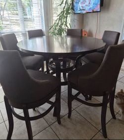 Dining set whit 6 swivel chairs