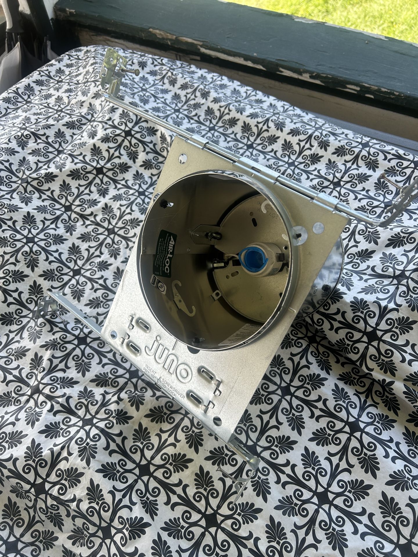 Steel Can,120-277V, Quick Connectors Included for Easy Install