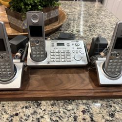 Panasonic KX-TG5776 5.8 GHz Cordless Phone With 3 Handsets