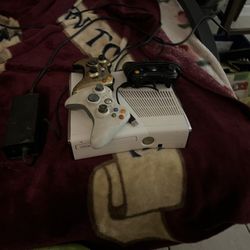 Xbox 360 S w/3 controllers 