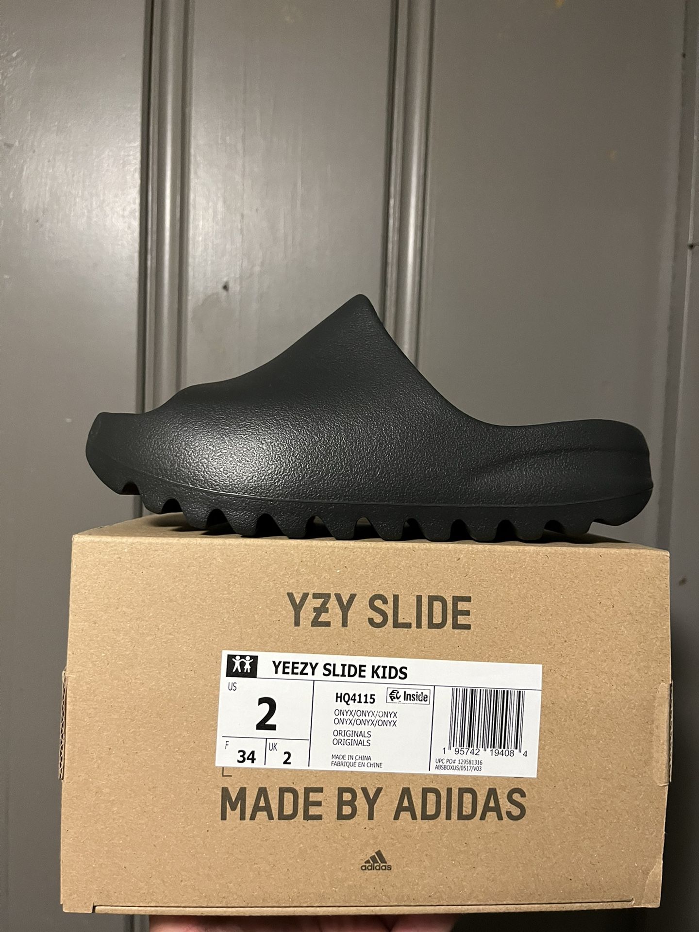 Adidas Yeezy Slide “ONYX” (KIDS). Size(2Y) DS(New). $115. Cash.  Local Meet Ups In Providence.