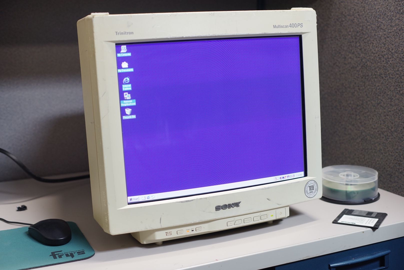 CRT Monitor - Sony GDM-400PS