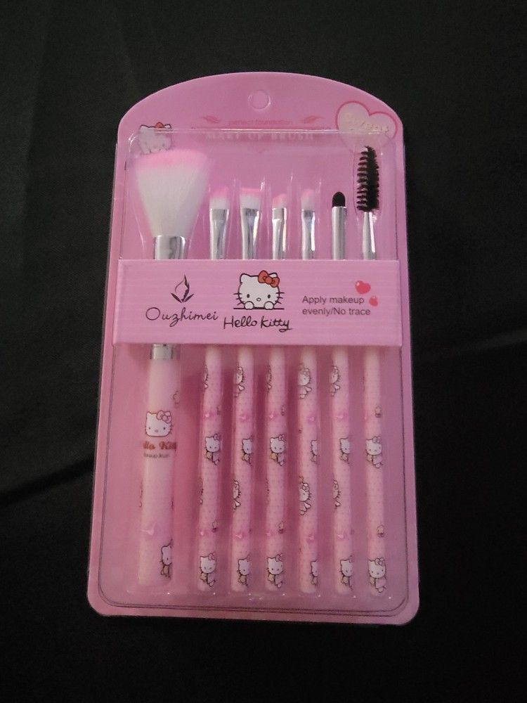 Sanrio Hello Kitty 8 piece Makeup Brush Set