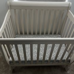 Mini crib Including Mattress 28” X 39”