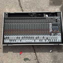 Behringer 32 Input Analog Mixer With FX