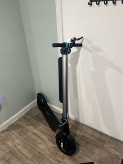 Levy Plus Electric Scooter — Folding Commuter E-Scooter
