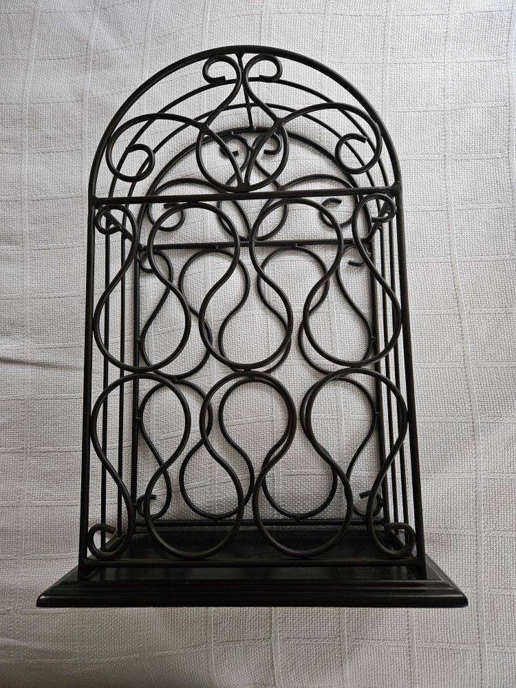 Pretty 10 Bottle Metal Wine Rack