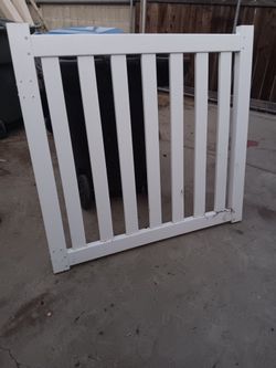 Vinyl Gate And Fence Installer