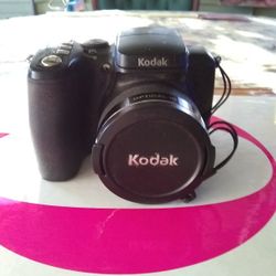 Kodak: Easy Share Z1012 IS Hi Def Camera 