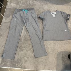 Medium FIGS Graphite Scrub Set