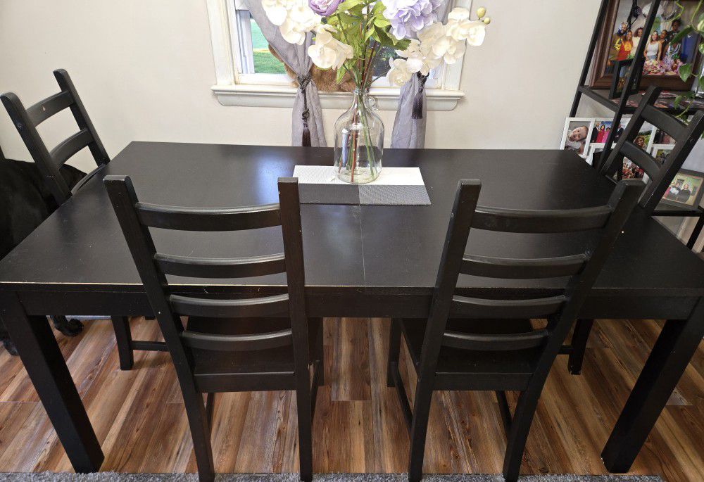 Black Dinning Room Table W 4 Chairs