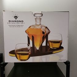Whiskey Decanter Diamond set with 2 Cocktail Whisky Glasses - for Liquor, Scotch, Bourbon, Vodka- 850ml