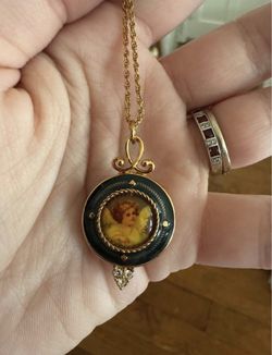 Vintage Avon Nina Ricci Victorian Revival Romance Locket Necklace
