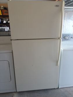 Off white top freezer refrigerator with 30-day warranty and delivery included!!!